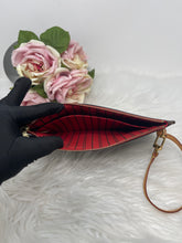 Load image into Gallery viewer, Neverfull Pouch MM Cerise SKU6292
