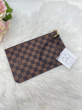 Load image into Gallery viewer, Neverfull Pouch MM DE SKU6293
