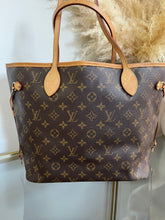 Load image into Gallery viewer, Neverfull MM Pivione SKU6392

